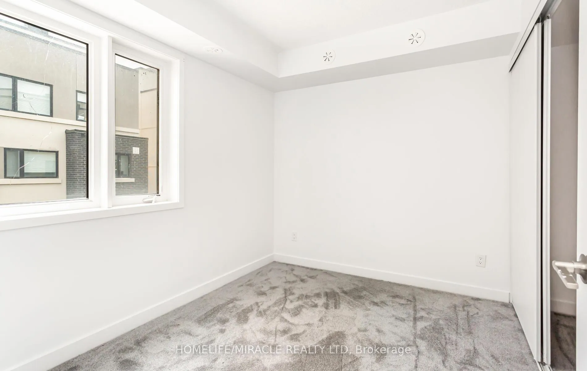 Photo 5 of Unit 203, 1137 Cooke Boulevard, Burlington, LaSalle — HOMEH