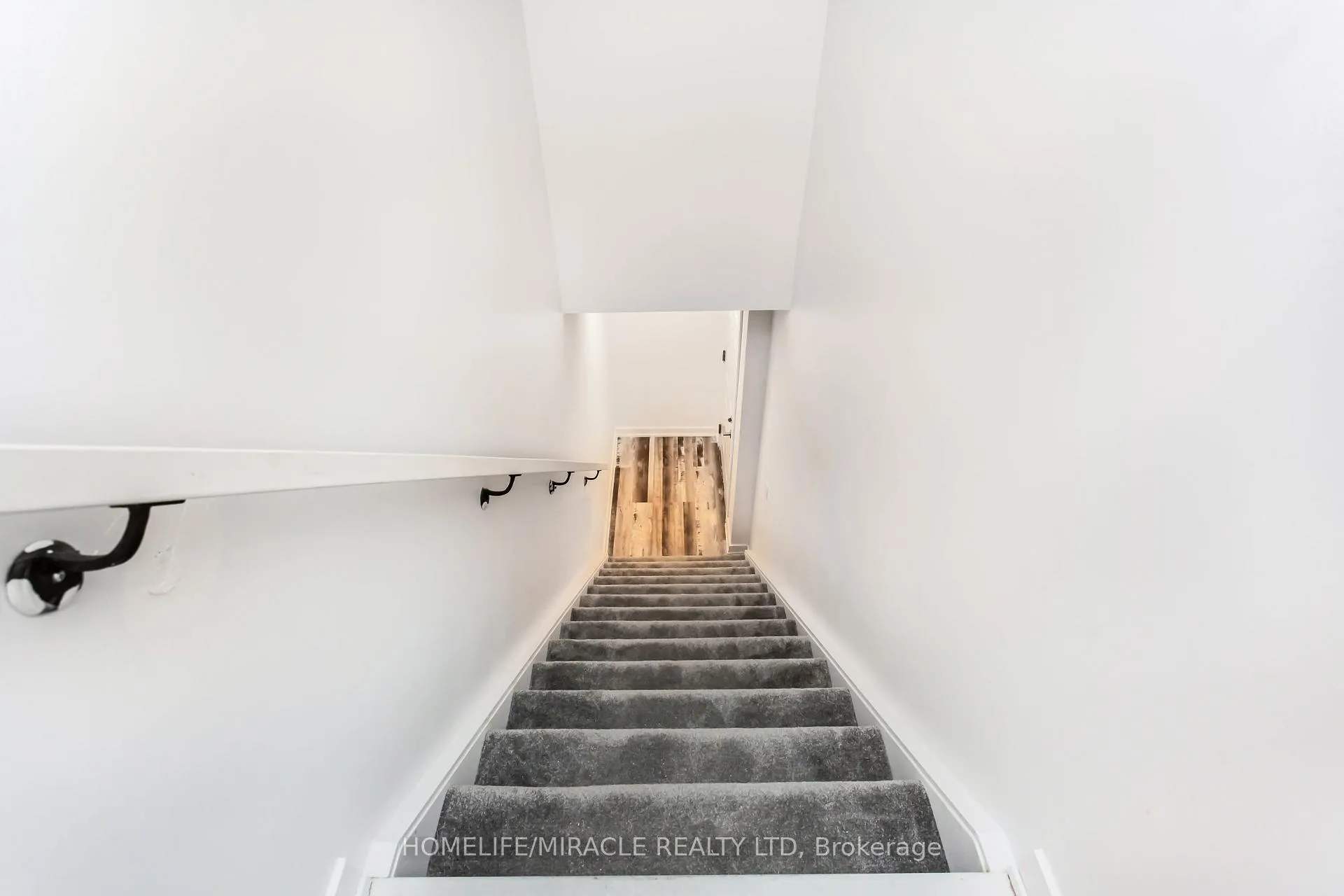 Photo 7 of Unit 203, 1137 Cooke Boulevard, Burlington, LaSalle — HOMEH