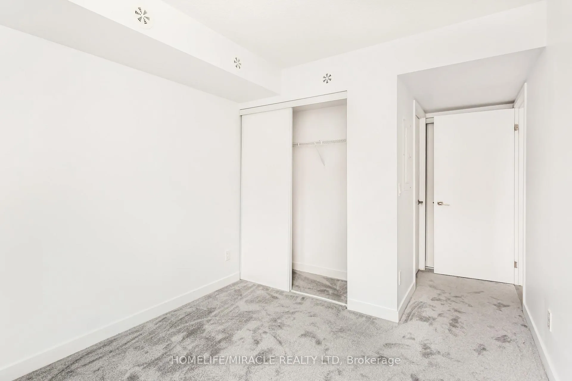 Photo 8 of Unit 203, 1137 Cooke Boulevard, Burlington, LaSalle — HOMEH