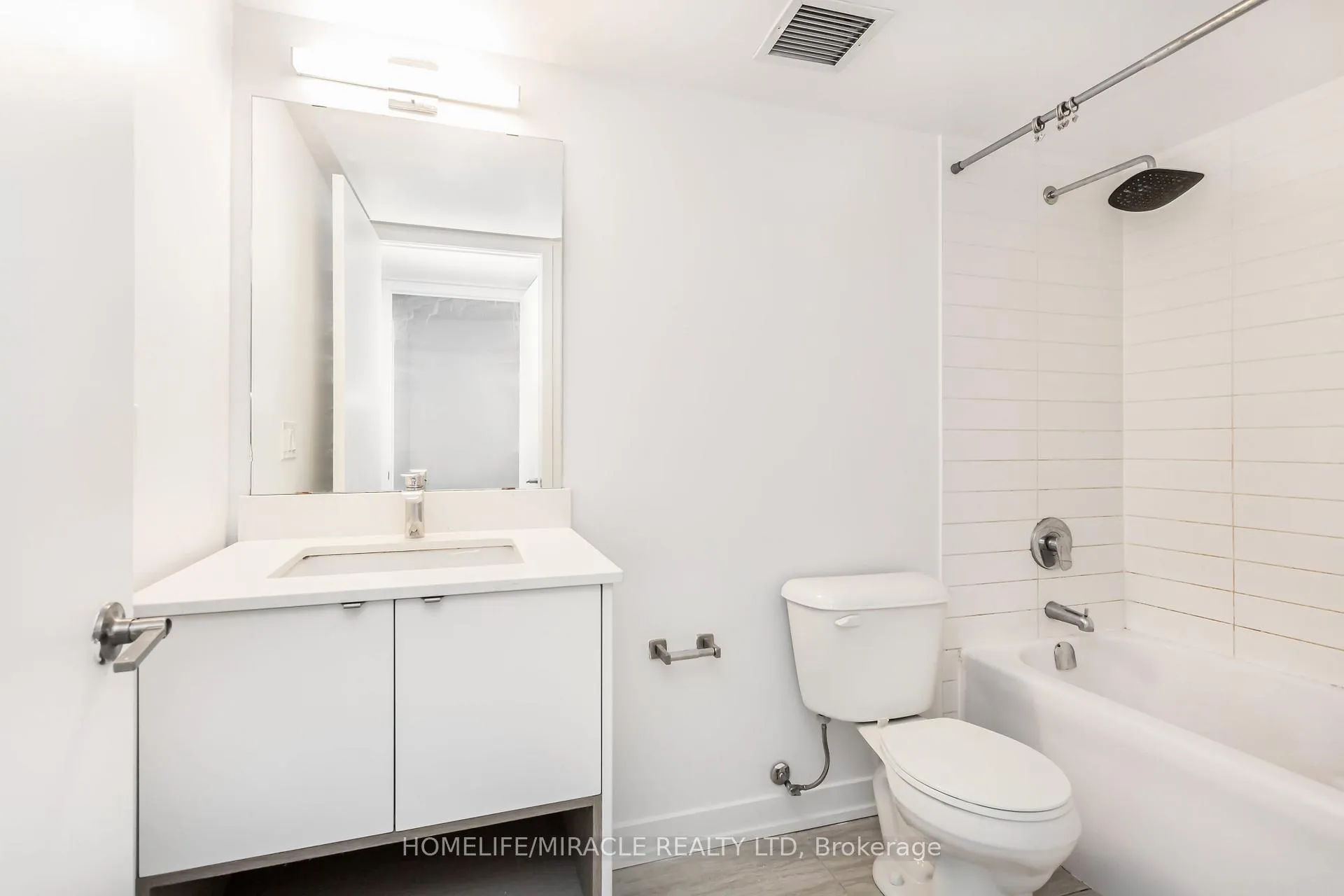 Photo 9 of Unit 203, 1137 Cooke Boulevard, Burlington, LaSalle — HOMEH