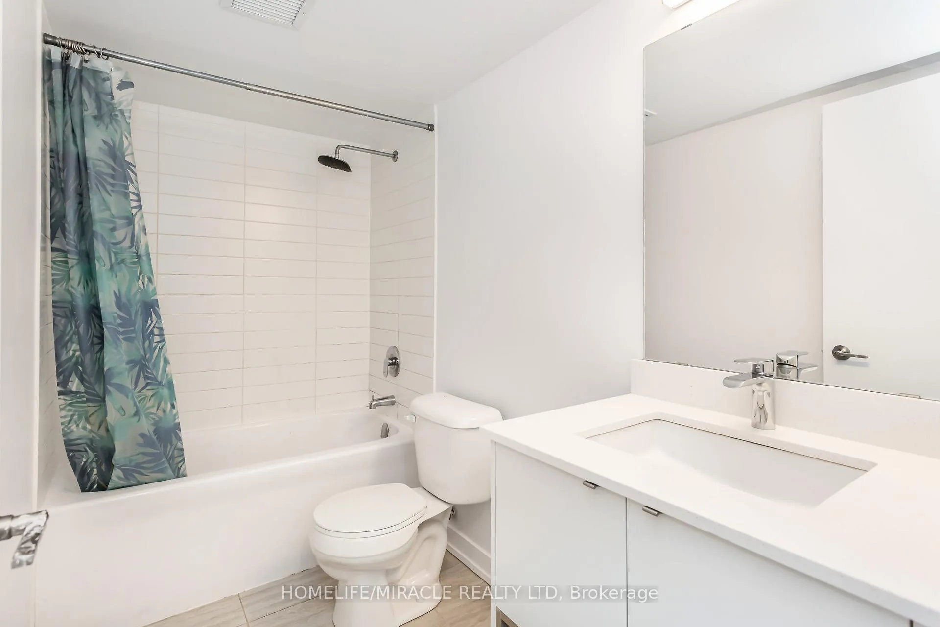 Photo 11 of Unit 203, 1137 Cooke Boulevard, Burlington, LaSalle — HOMEH