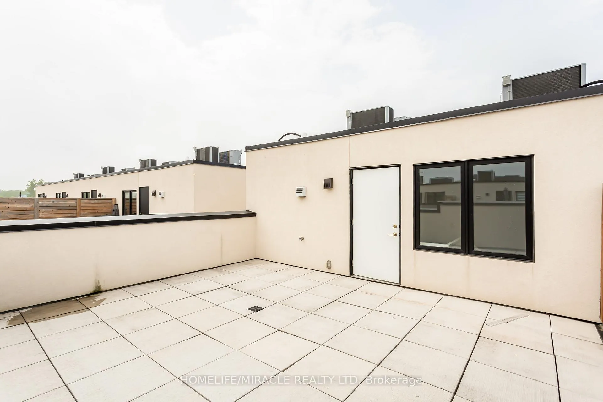Photo 18 of Unit 203, 1137 Cooke Boulevard, Burlington, LaSalle — HOMEH