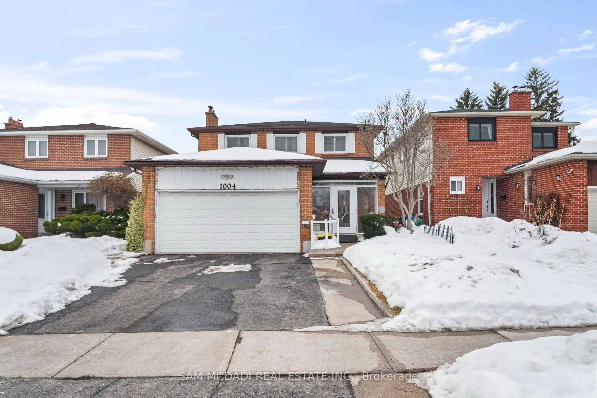 Front of 1004 Queensbridge Drive
