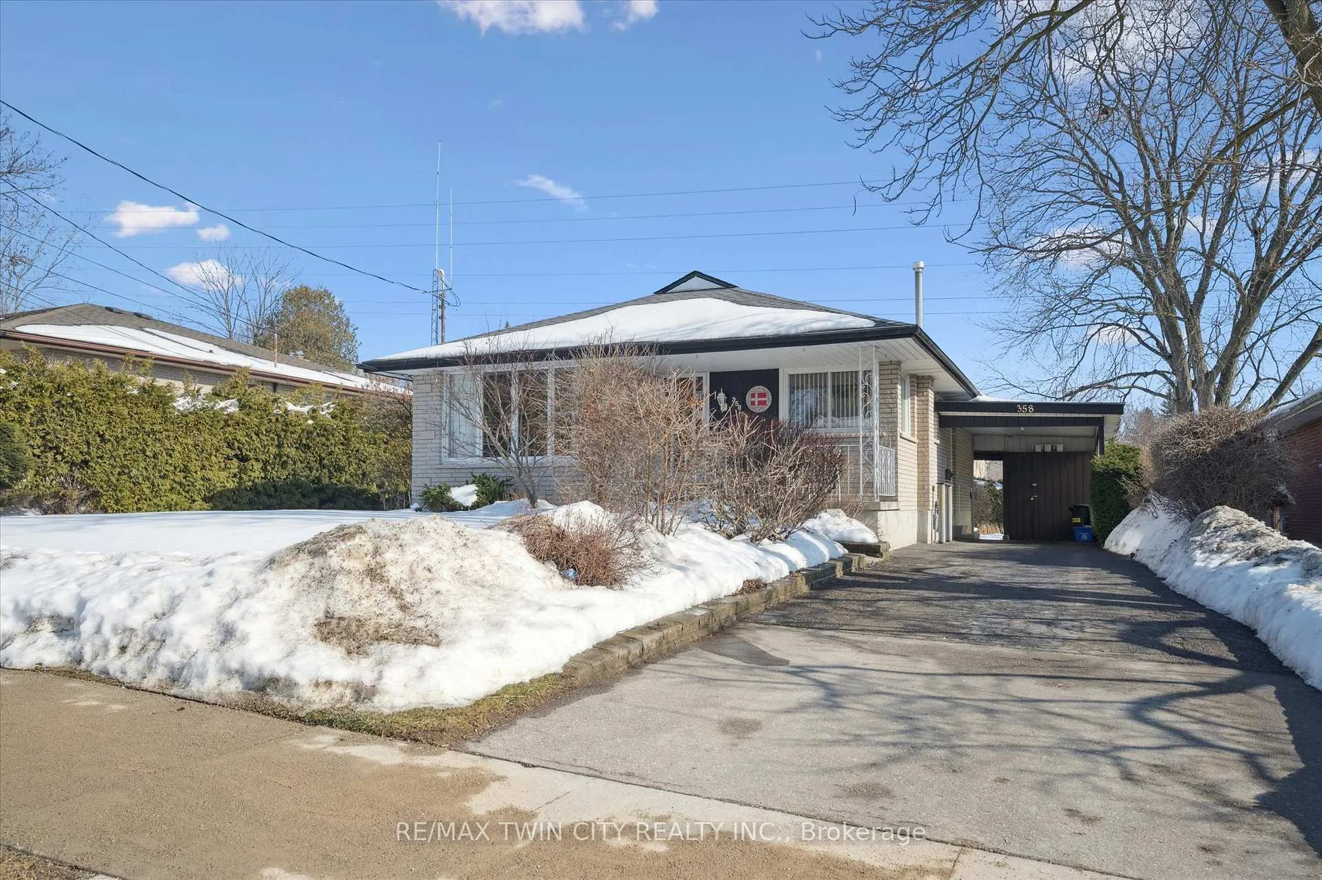 Photo 2 of 358 Southill Drive, Kitchener — HOMEH
