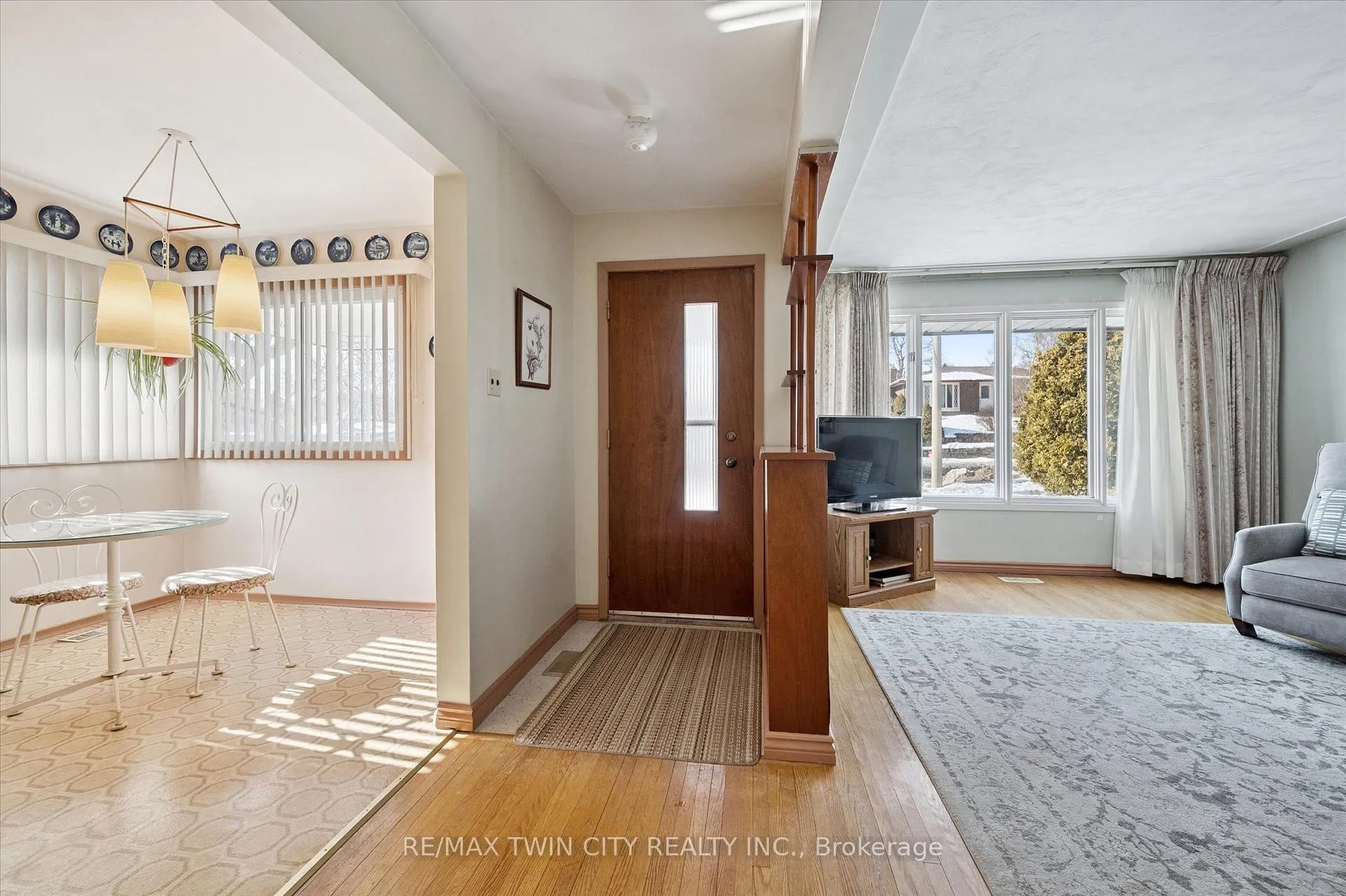 Photo 6 of 358 Southill Drive, Kitchener — HOMEH