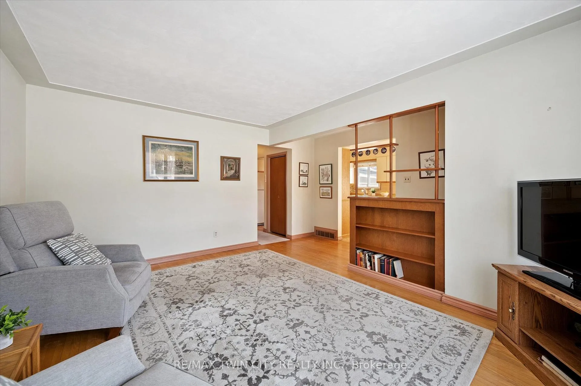 Photo 8 of 358 Southill Drive, Kitchener — HOMEH