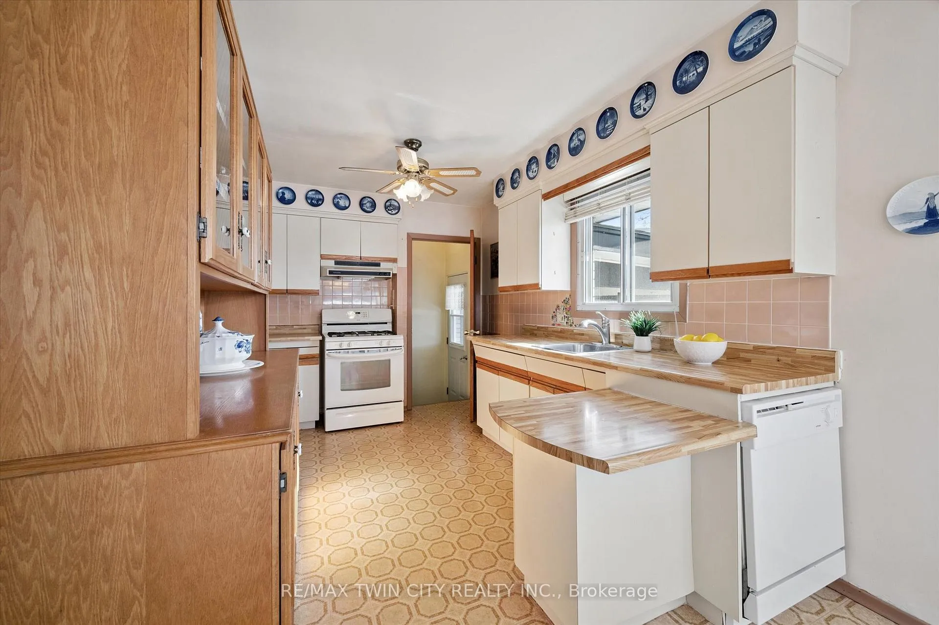Photo 9 of 358 Southill Drive, Kitchener — HOMEH