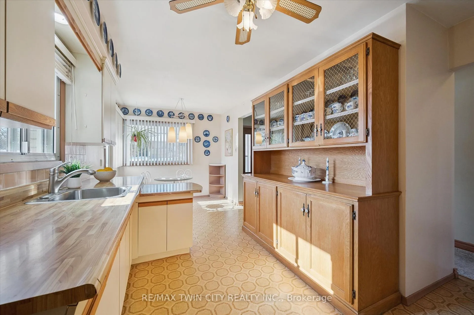 Photo 12 of 358 Southill Drive, Kitchener — HOMEH