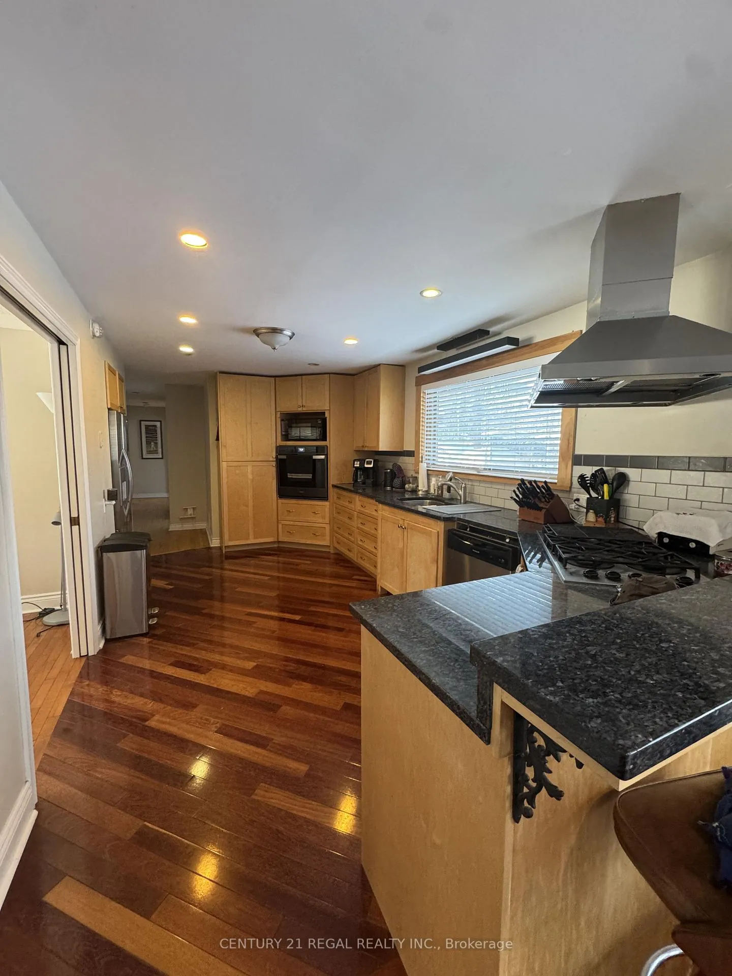Photo 3 of 156 39th Street S, Wasaga Beach — HOMEH