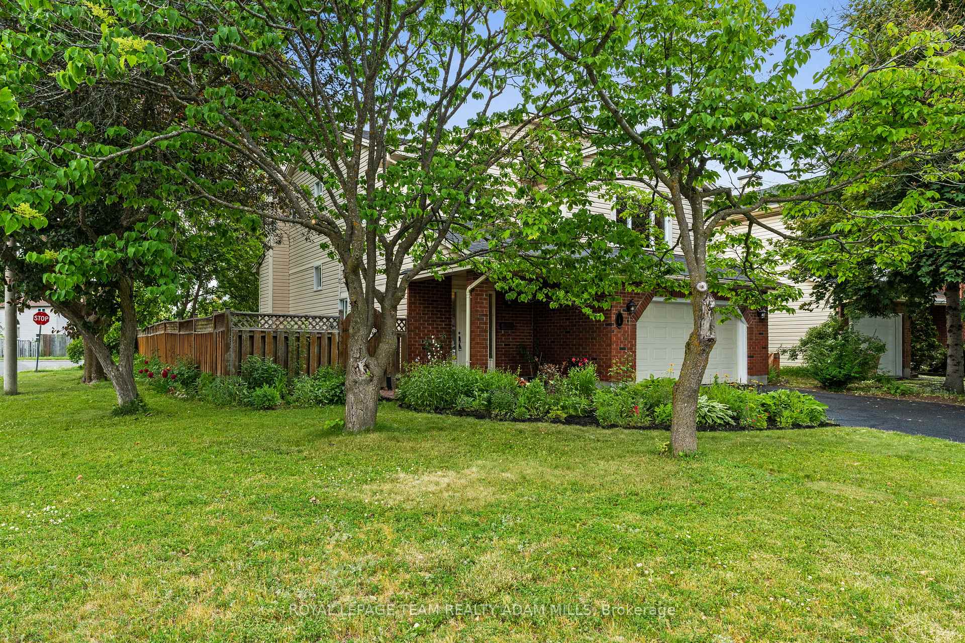 Photo 3 of 1 Briermoor Crescent, Ottawa, Hunt Club Park/Greenboro — HOMEH