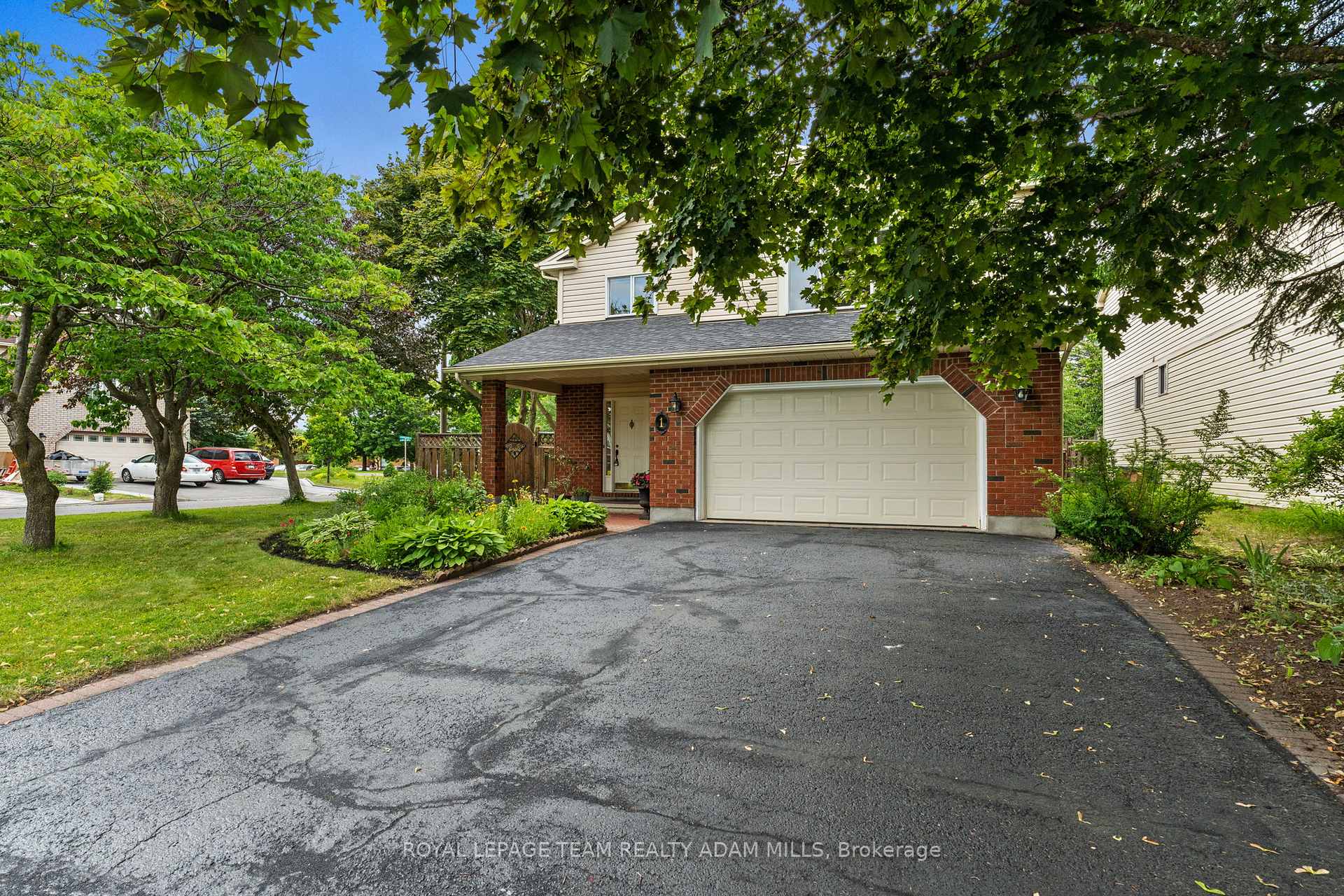 Photo 4 of 1 Briermoor Crescent, Ottawa, Hunt Club Park/Greenboro — HOMEH