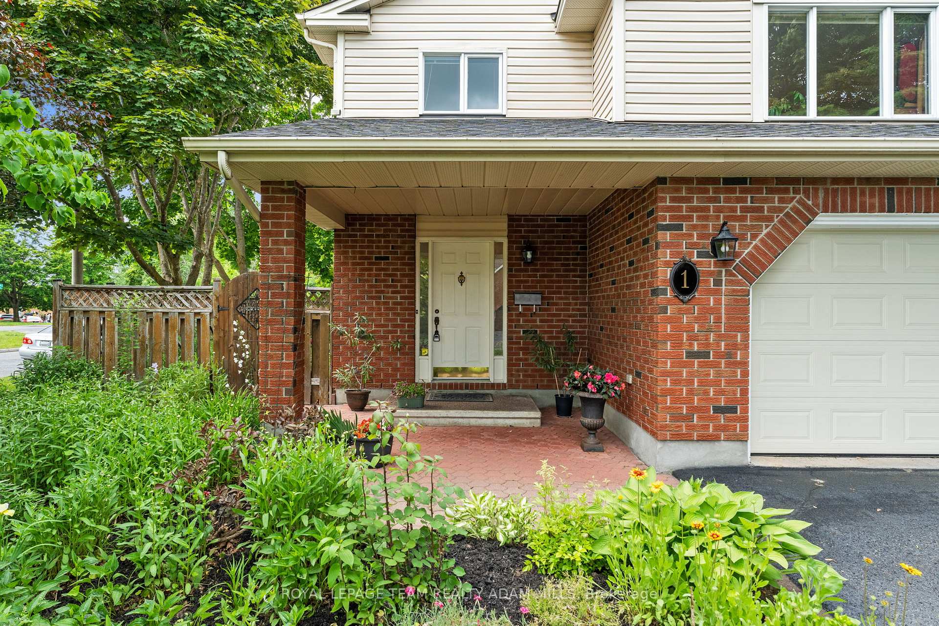 Photo 5 of 1 Briermoor Crescent, Ottawa, Hunt Club Park/Greenboro — HOMEH
