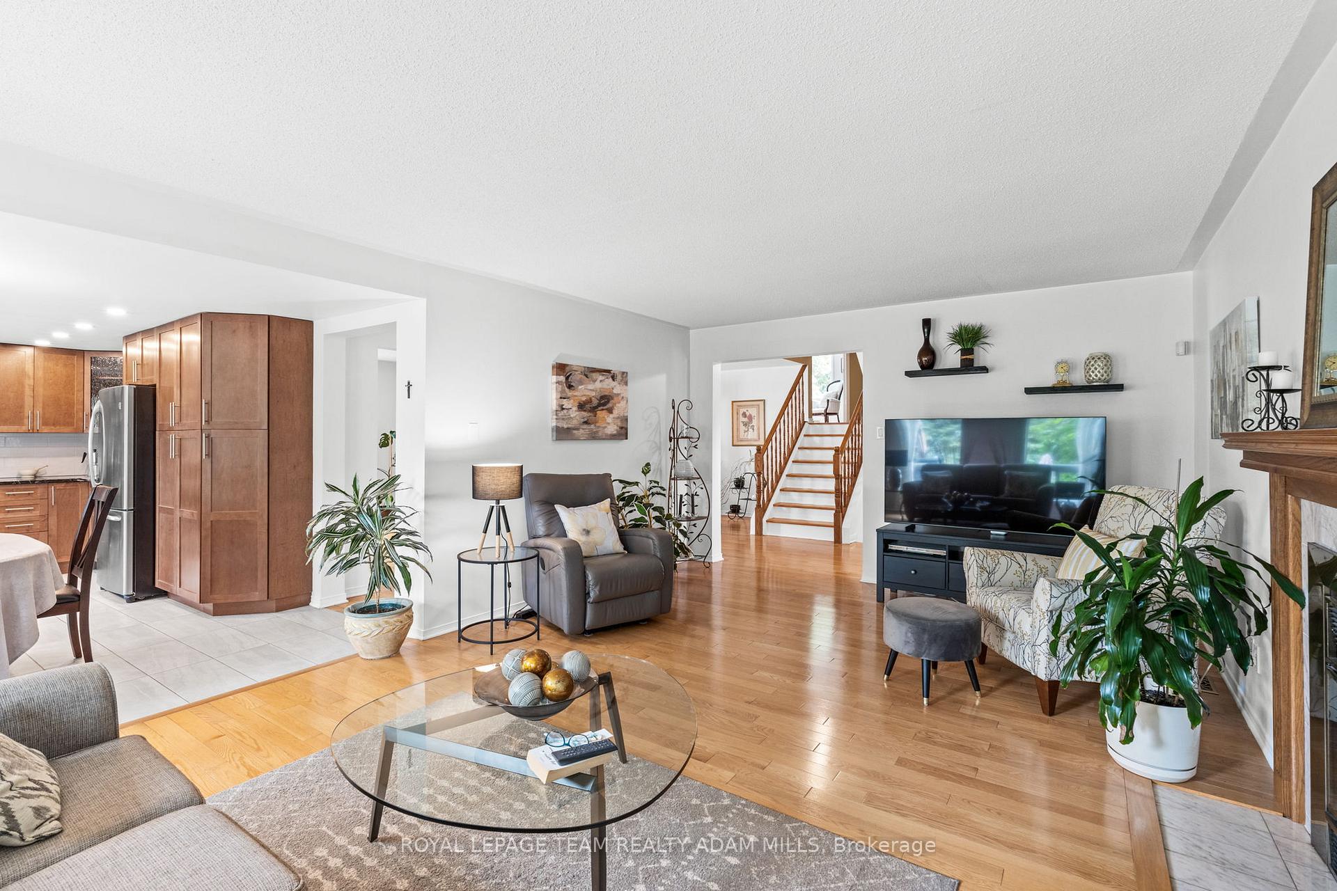 Photo 11 of 1 Briermoor Crescent, Ottawa, Hunt Club Park/Greenboro — HOMEH
