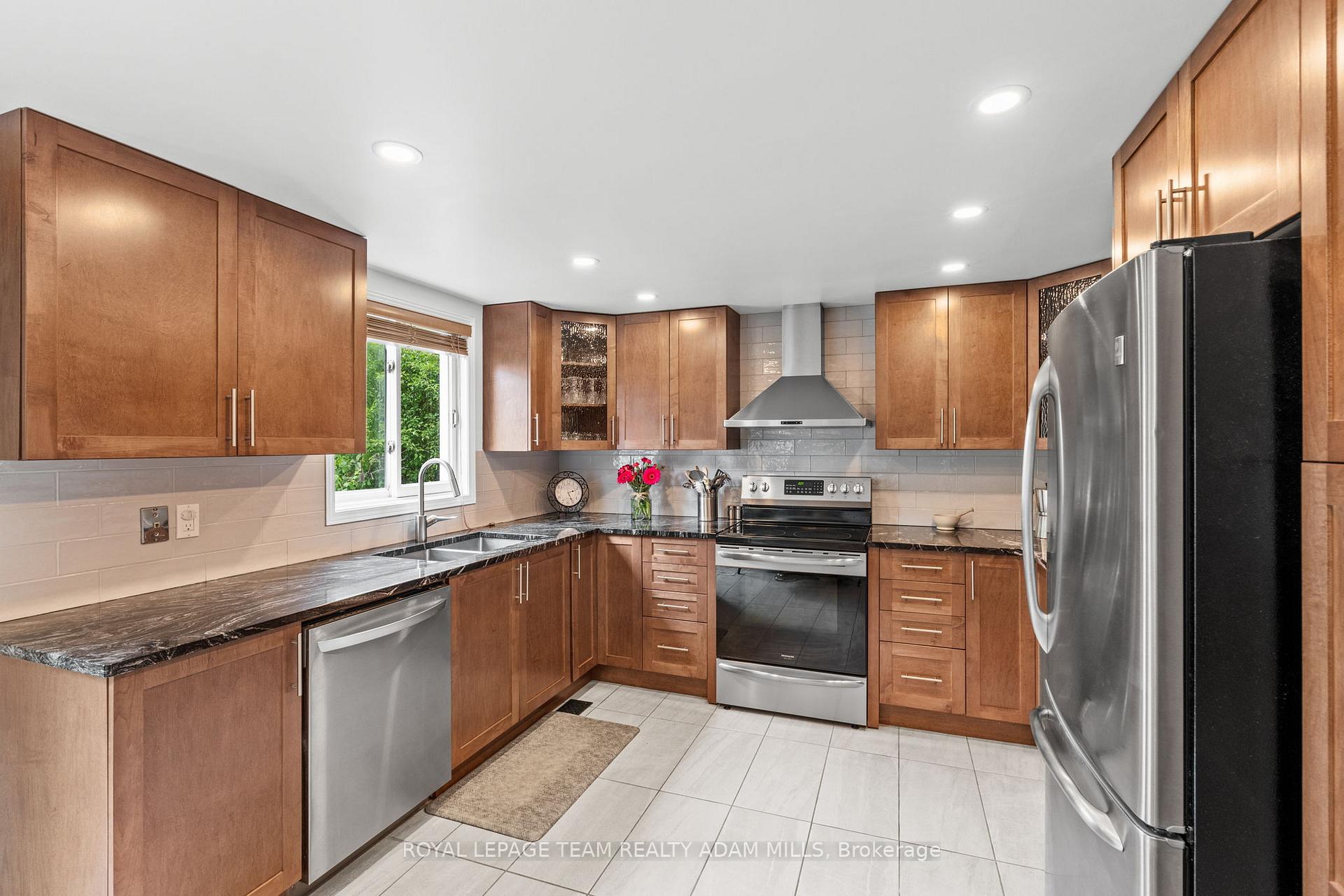 Photo 13 of 1 Briermoor Crescent, Ottawa, Hunt Club Park/Greenboro — HOMEH