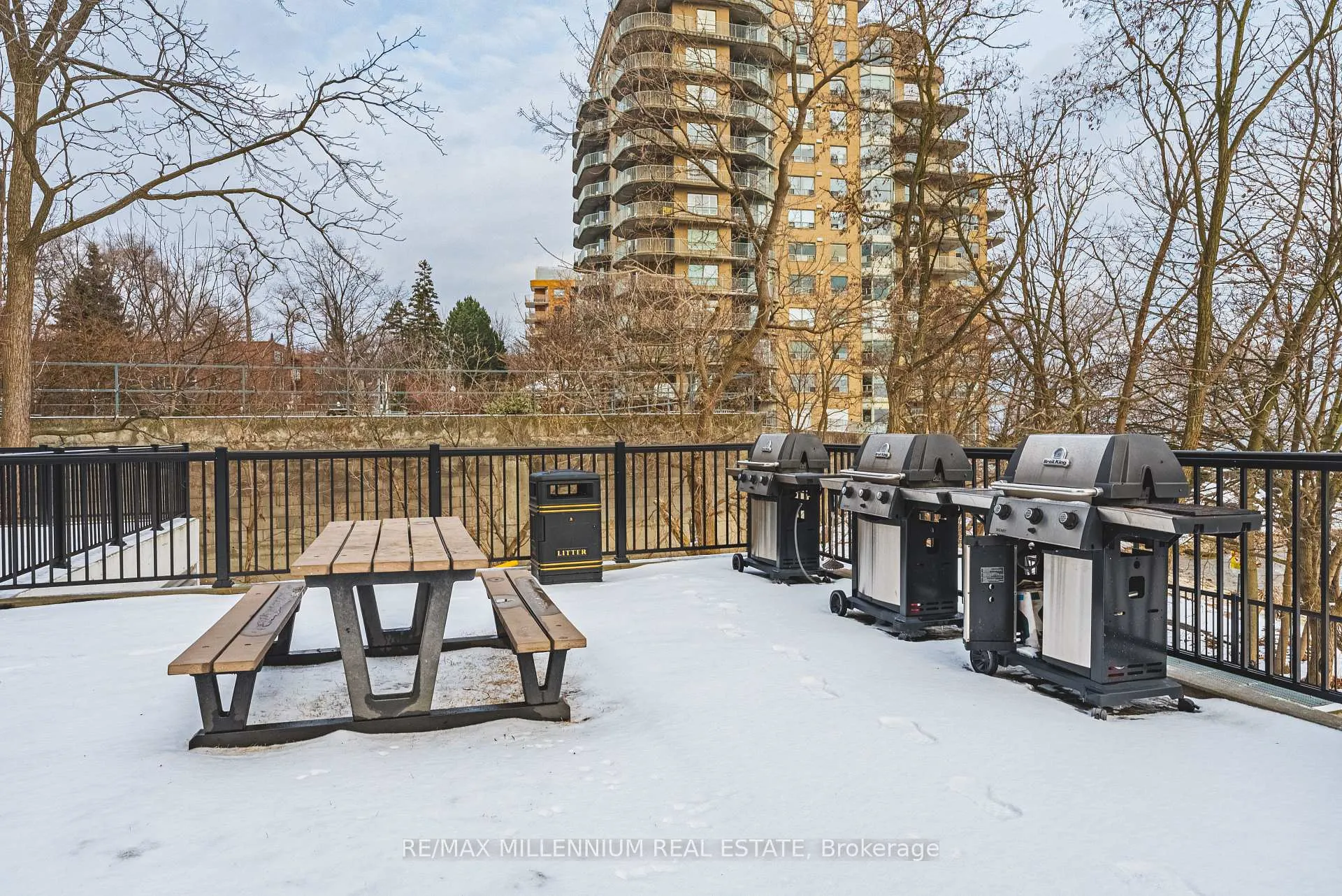 Photo 9 of Unit 708, 2160 Lakeshore Road, Burlington, Brant — HOMEH