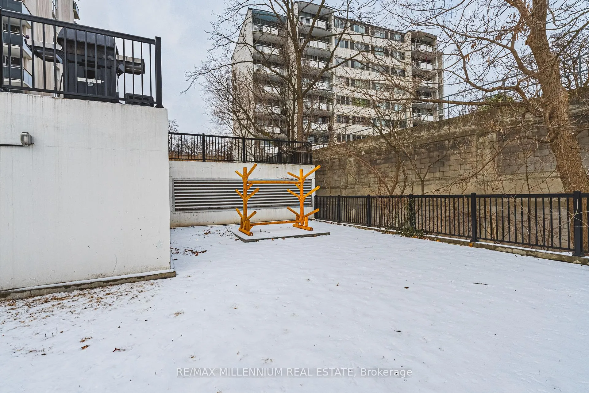 Photo 10 of Unit 708, 2160 Lakeshore Road, Burlington, Brant — HOMEH