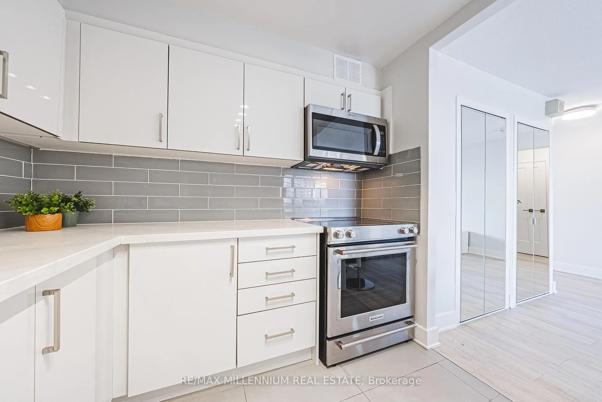 Photo 21 of Unit 708, 2160 Lakeshore Road, Burlington, Brant — HOMEH