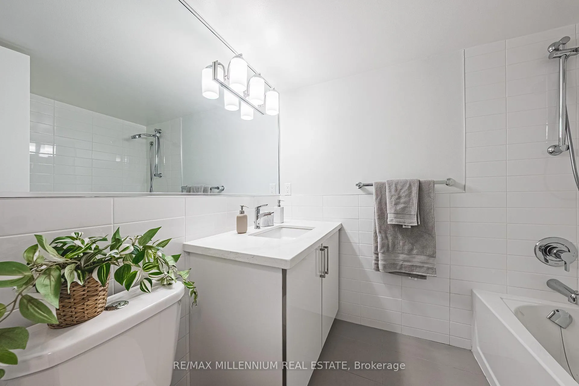 Photo 27 of Unit 708, 2160 Lakeshore Road, Burlington, Brant — HOMEH
