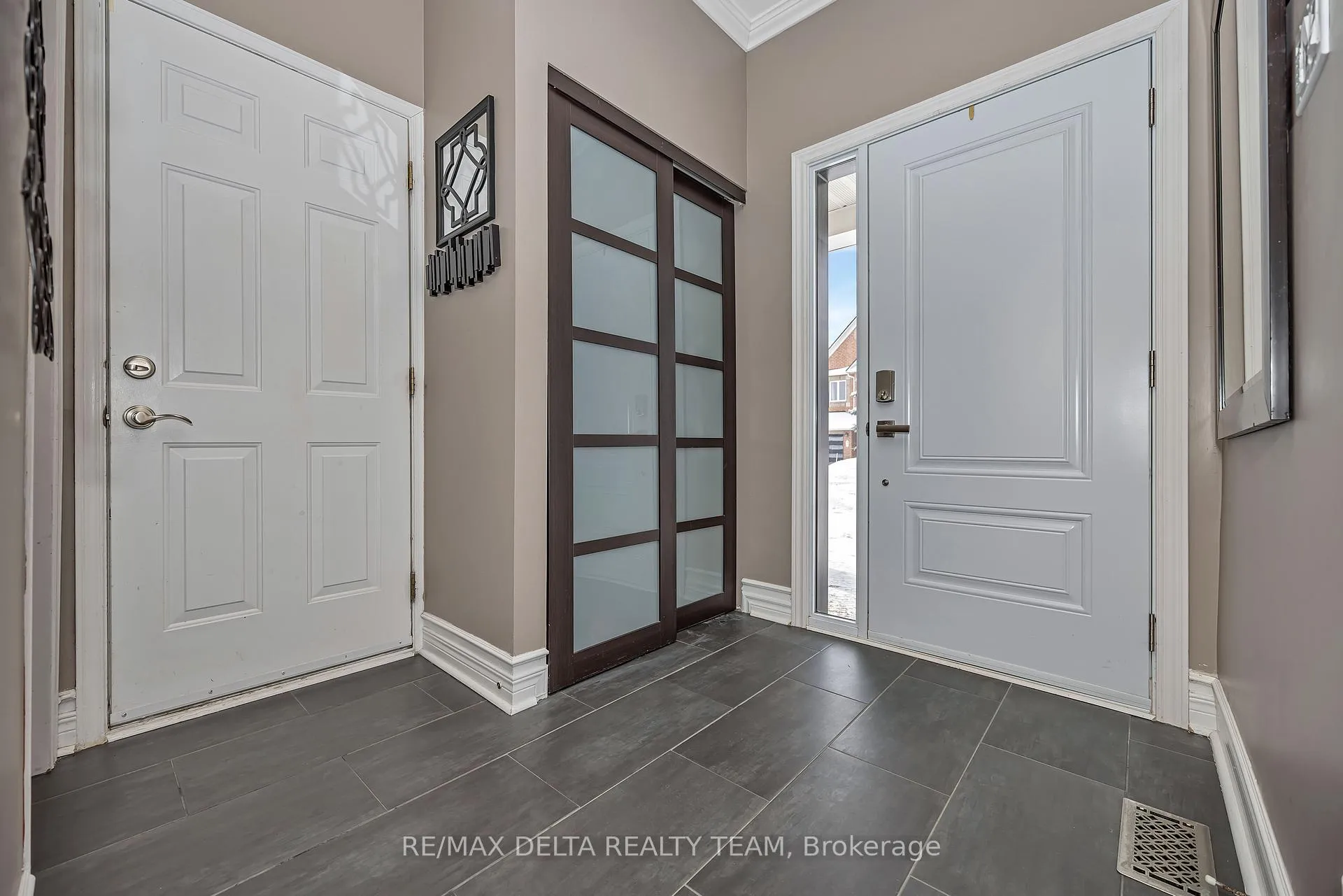 Photo 2 of 39 Sunvale Way, Ottawa, Barrhaven East — HOMEH