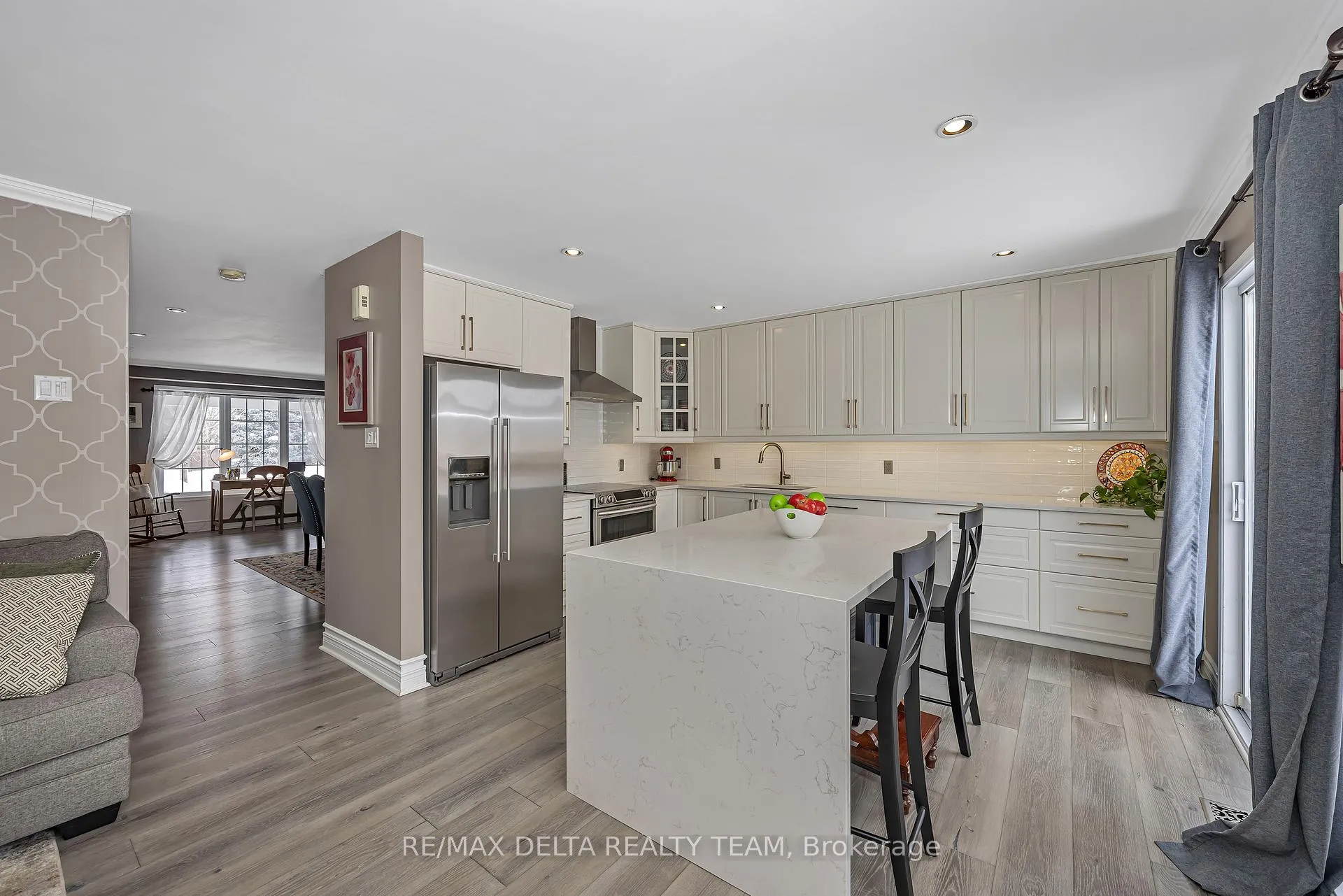 Photo 12 of 39 Sunvale Way, Ottawa, Barrhaven East — HOMEH