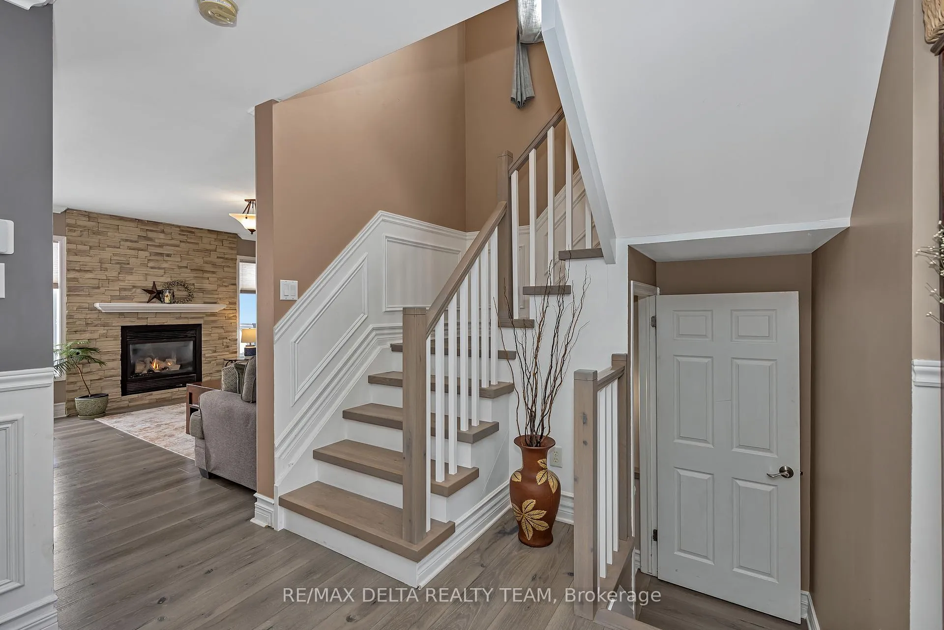 Photo 16 of 39 Sunvale Way, Ottawa, Barrhaven East — HOMEH