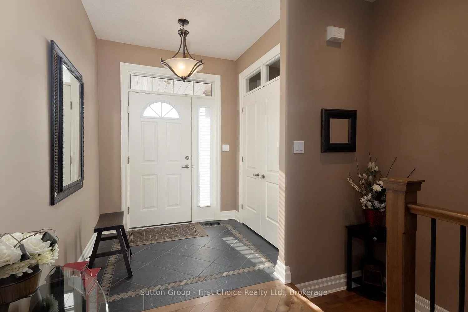 Photo 5 of 32 North Pointe Drive, Stratford — HOMEH