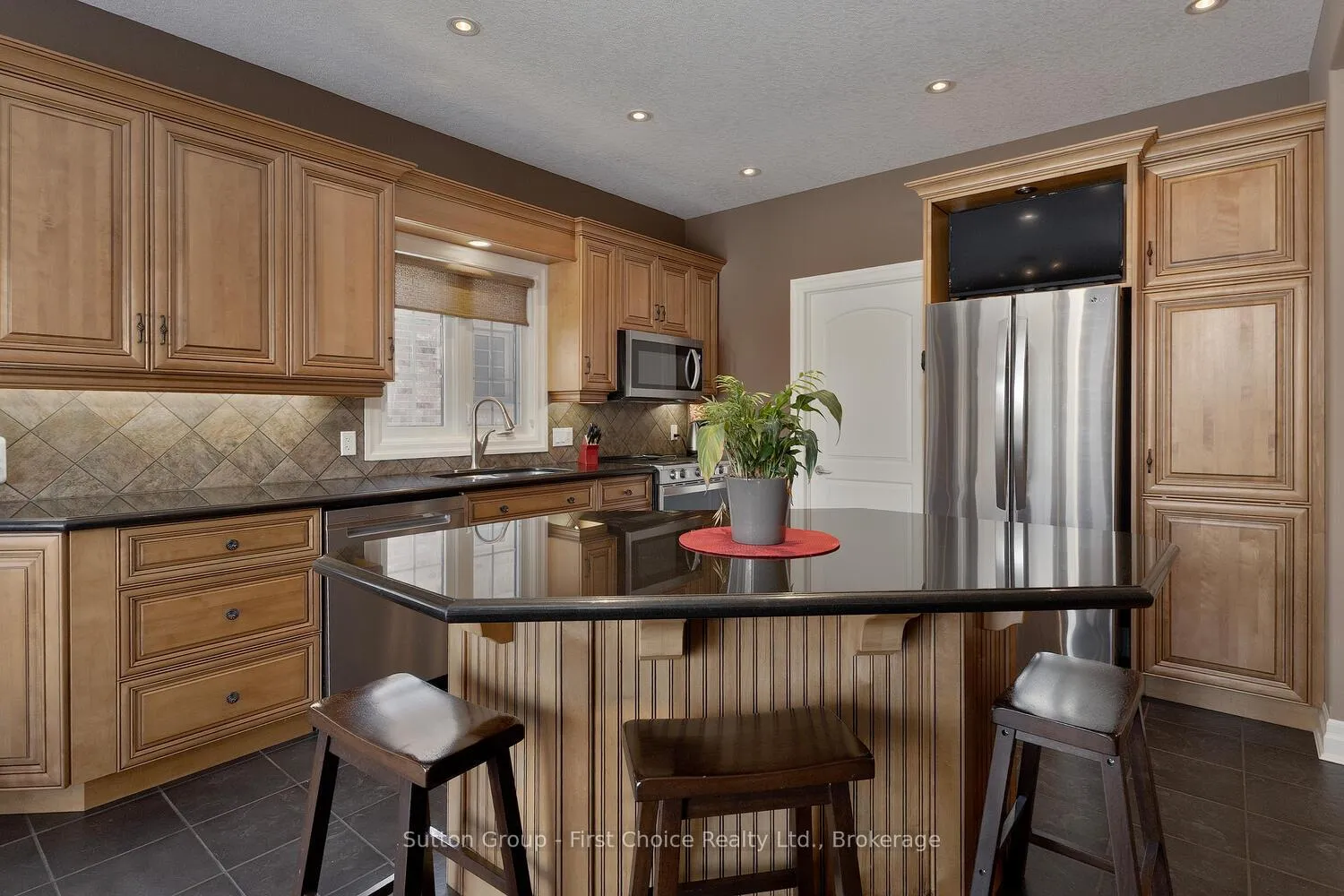 Photo 12 of 32 North Pointe Drive, Stratford — HOMEH