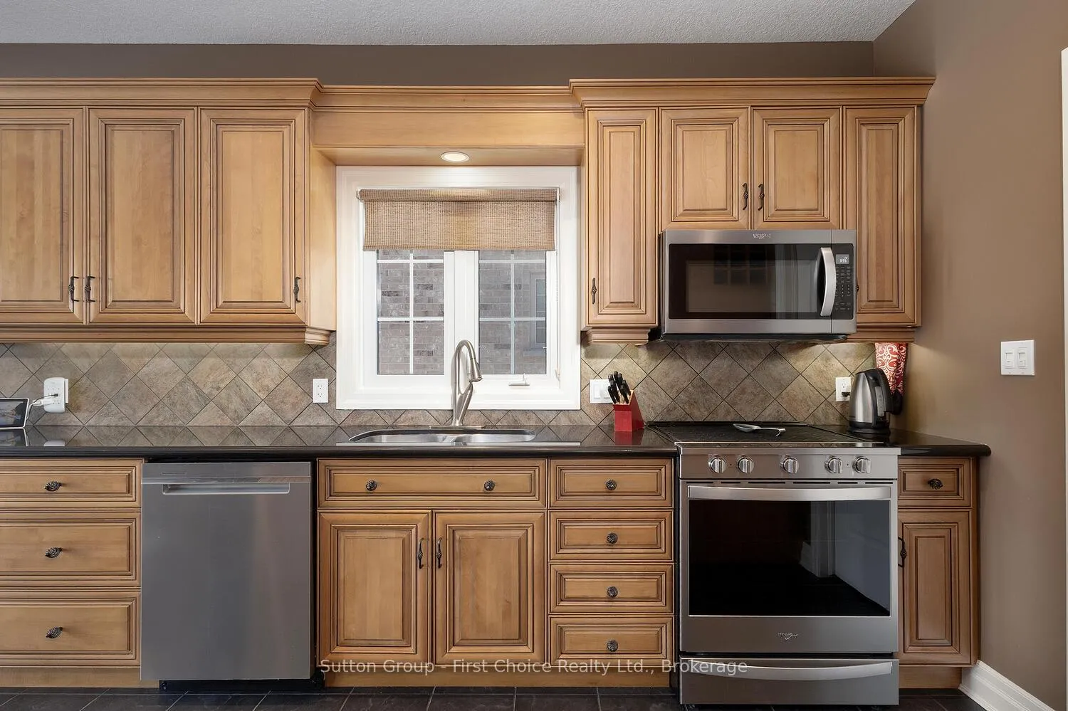 Photo 14 of 32 North Pointe Drive, Stratford — HOMEH