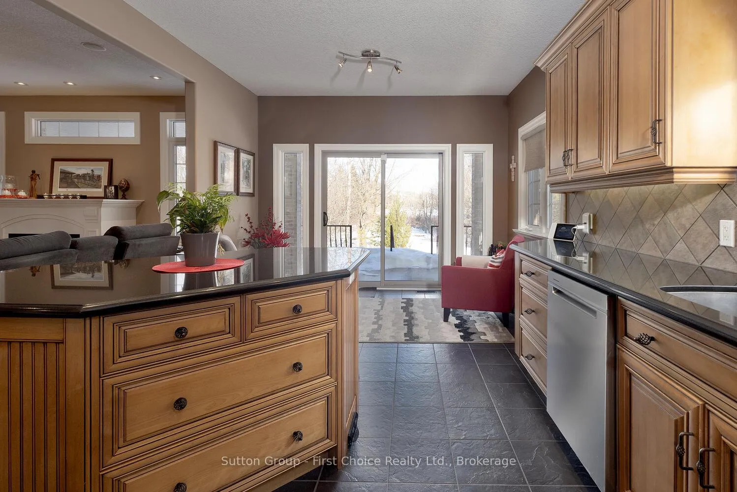 Photo 15 of 32 North Pointe Drive, Stratford — HOMEH