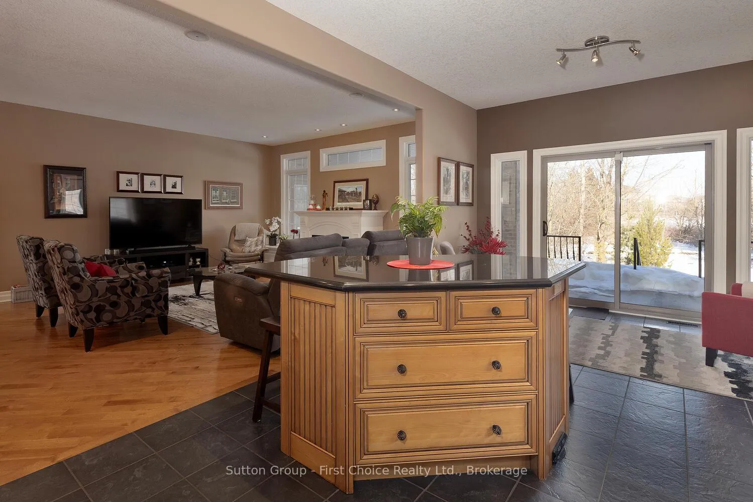 Photo 16 of 32 North Pointe Drive, Stratford — HOMEH