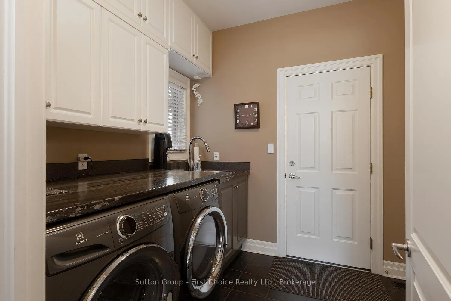 Photo 18 of 32 North Pointe Drive, Stratford — HOMEH