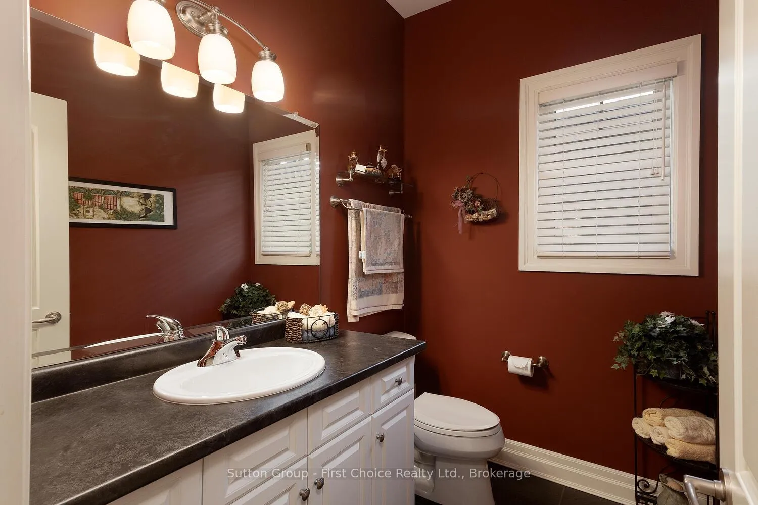 Photo 21 of 32 North Pointe Drive, Stratford — HOMEH
