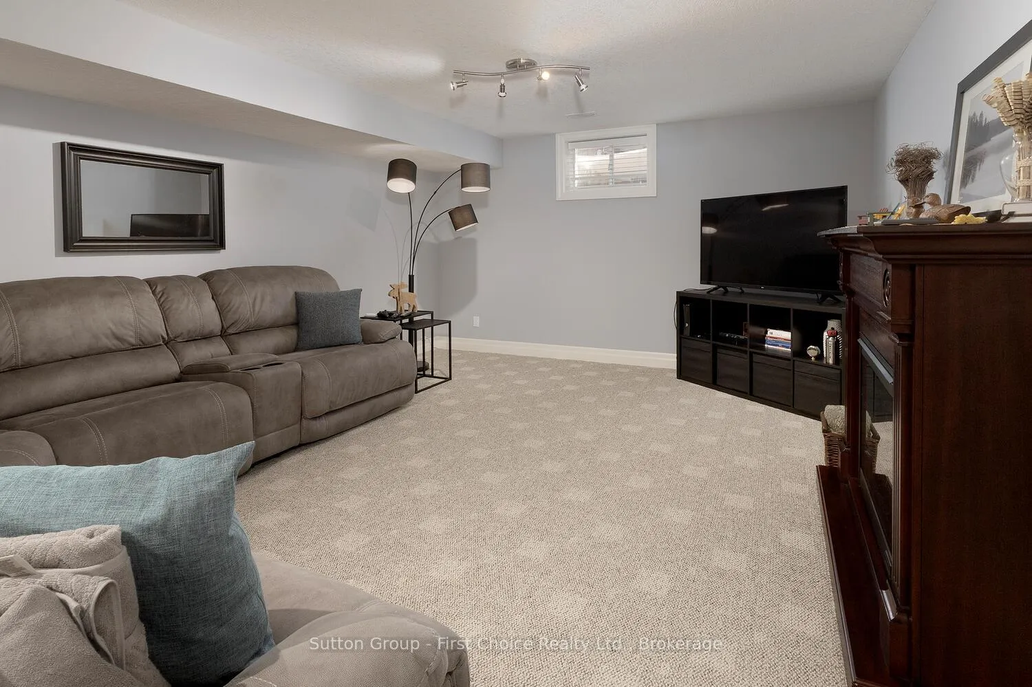Photo 29 of 32 North Pointe Drive, Stratford — HOMEH