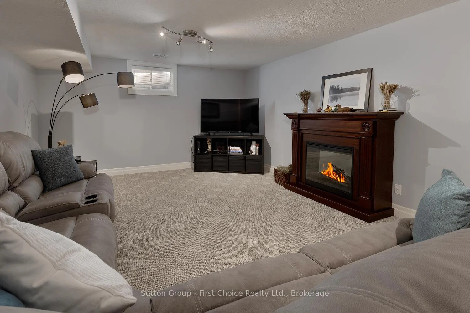 Photo 30 of 32 North Pointe Drive, Stratford — HOMEH