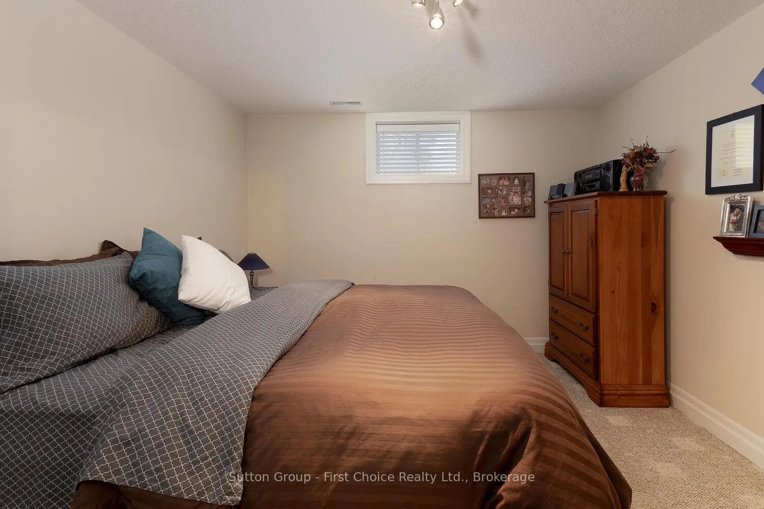 Photo 33 of 32 North Pointe Drive, Stratford — HOMEH