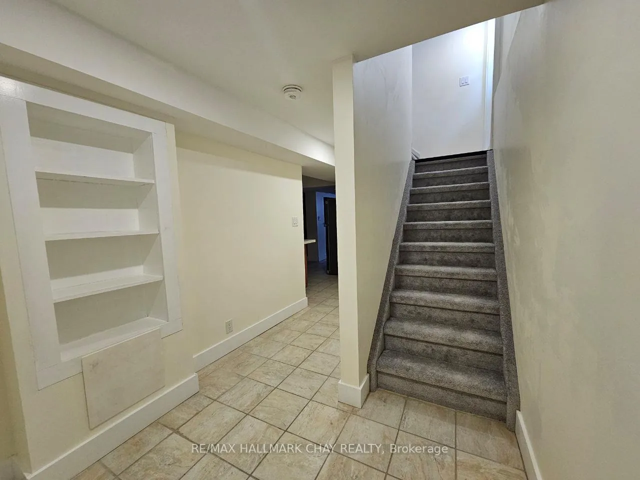 Photo 4 of Unit Lower, 47 Lake Crescent, Barrie, Holly — HOMEH