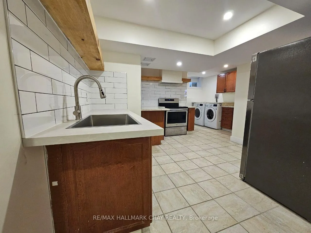 Photo 5 of Unit Lower, 47 Lake Crescent, Barrie, Holly — HOMEH