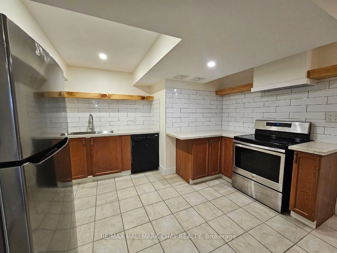 Photo 6 of Unit Lower, 47 Lake Crescent, Barrie, Holly — HOMEH