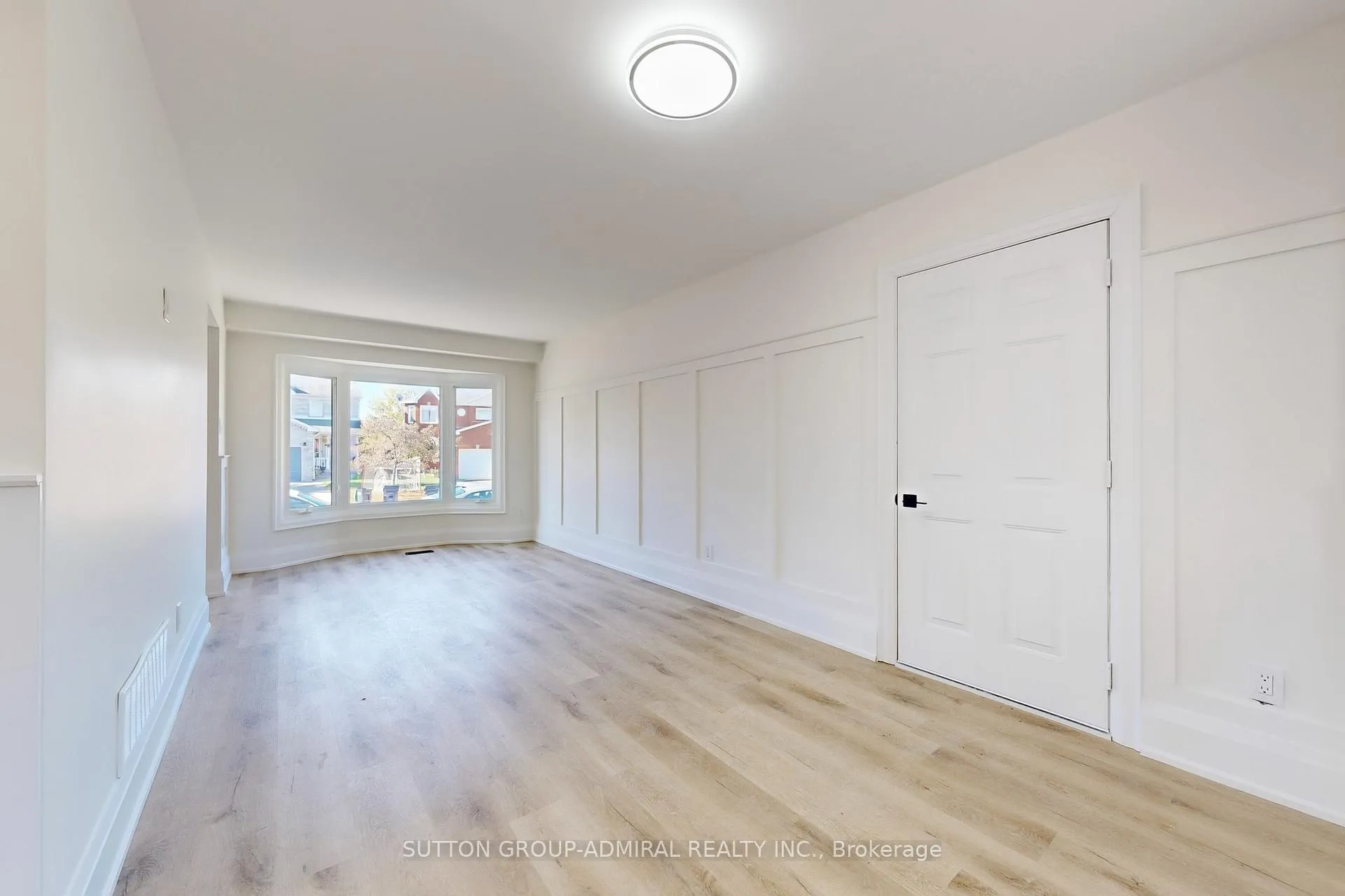 Photo 5 of 2213 Chalmers Crescent, Innisfil, Alcona — HOMEH