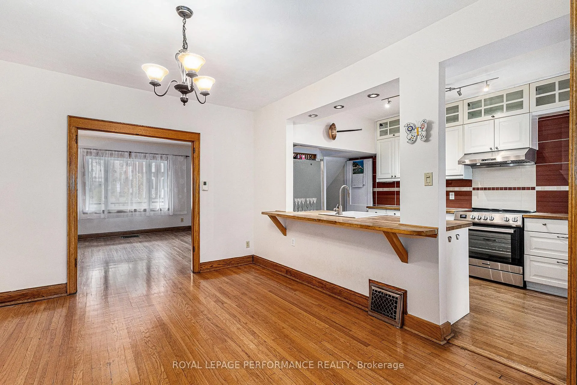 Photo 5 of 107 Russell Avenue, Ottawa, Sandy Hill — HOMEH