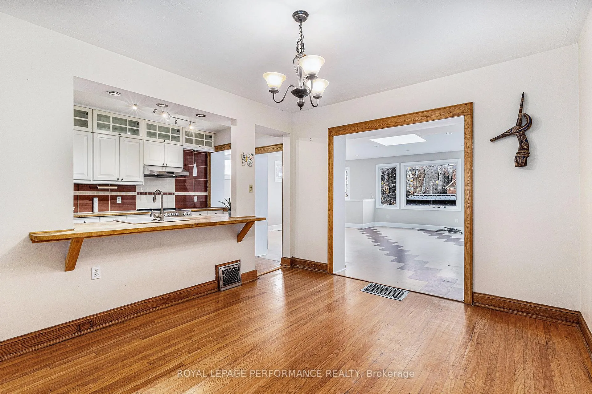 Photo 6 of 107 Russell Avenue, Ottawa, Sandy Hill — HOMEH