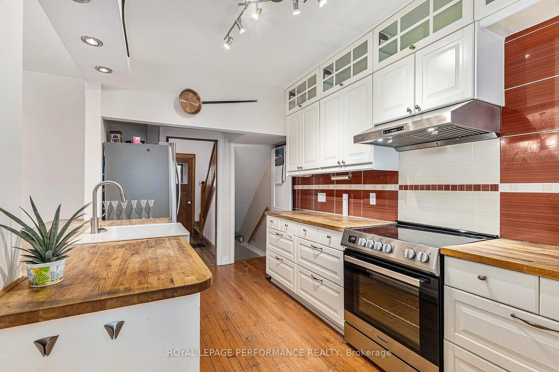 Photo 9 of 107 Russell Avenue, Ottawa, Sandy Hill — HOMEH
