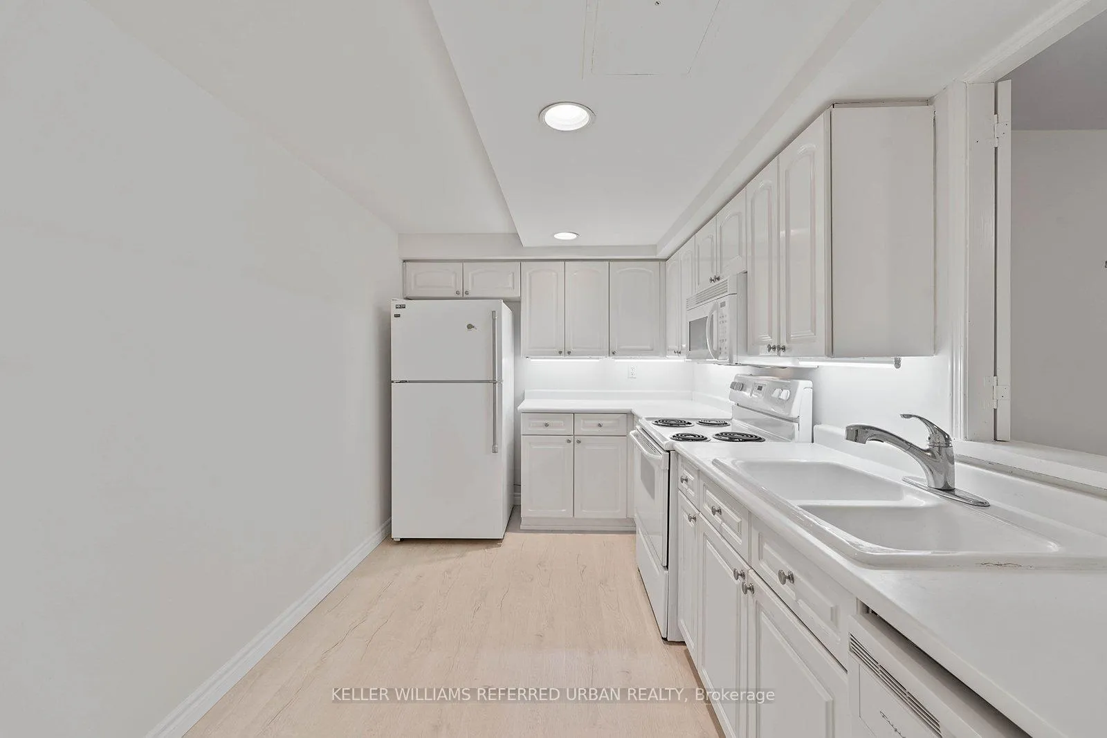 Photo 9 of Unit 404, 10 Tichester Road, Toronto, Forest Hill South — HOMEH