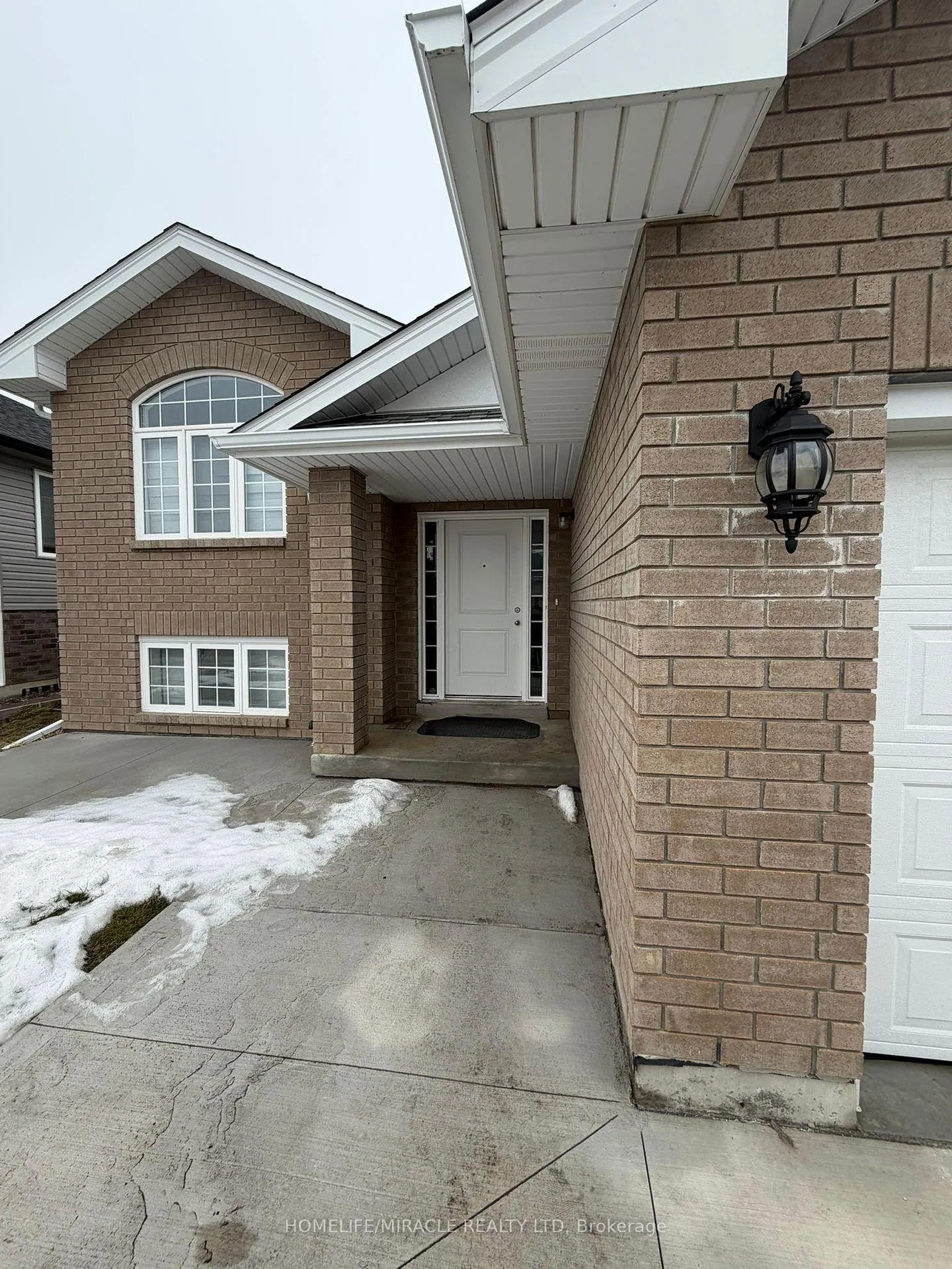 Photo 1 of 395 Magnolia Lane, Lakeshore — HOMEH