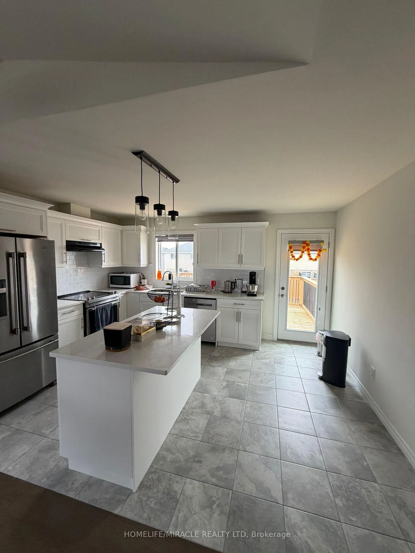 Photo 3 of 395 Magnolia Lane, Lakeshore — HOMEH