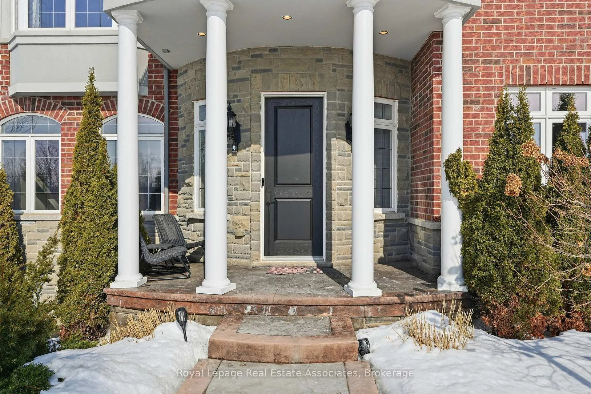 Photo 3 of 100 Chesswood Trail, Hamilton, Rural Flamborough — HOMEH