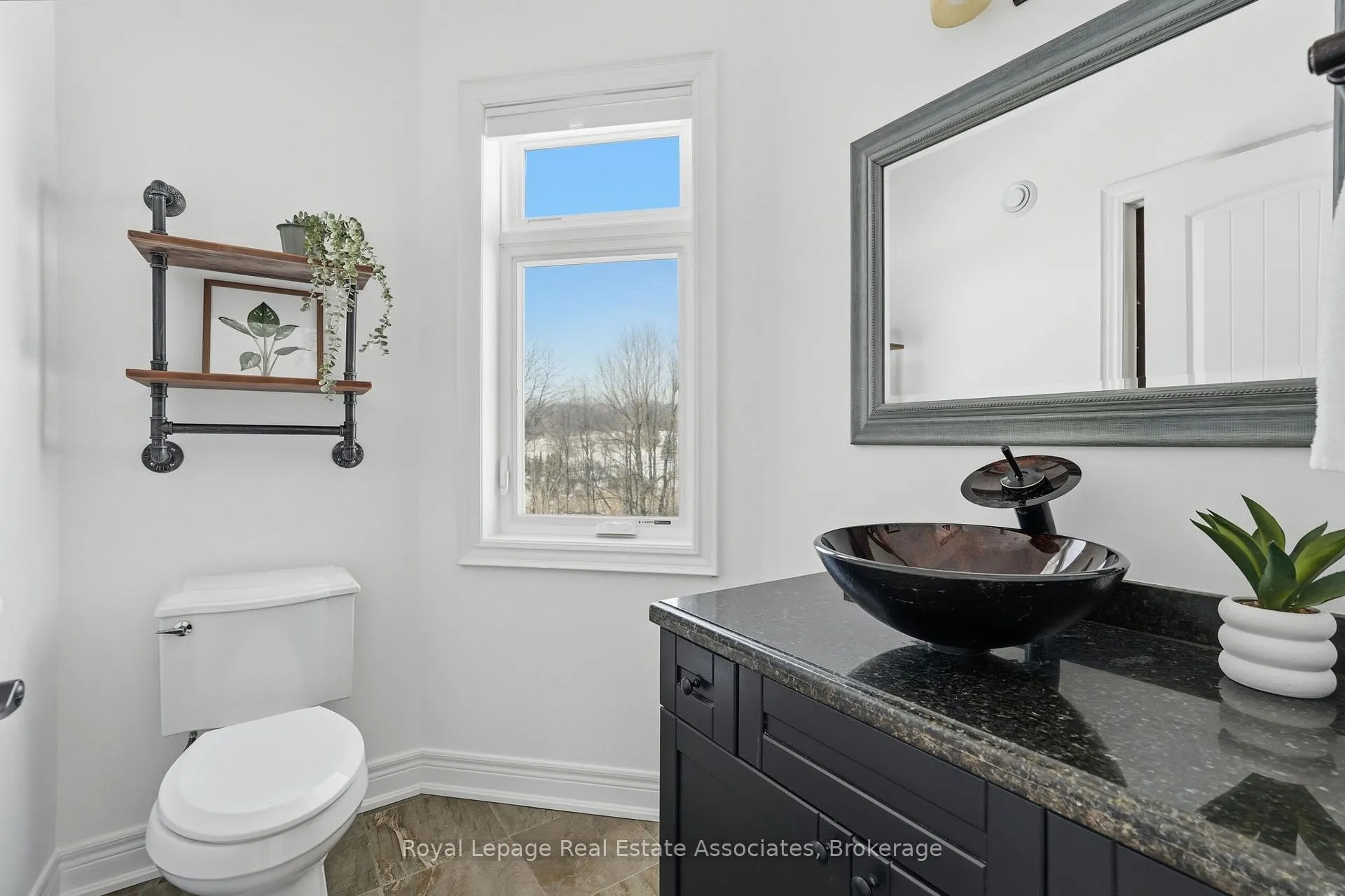 Photo 26 of 100 Chesswood Trail, Hamilton, Rural Flamborough — HOMEH