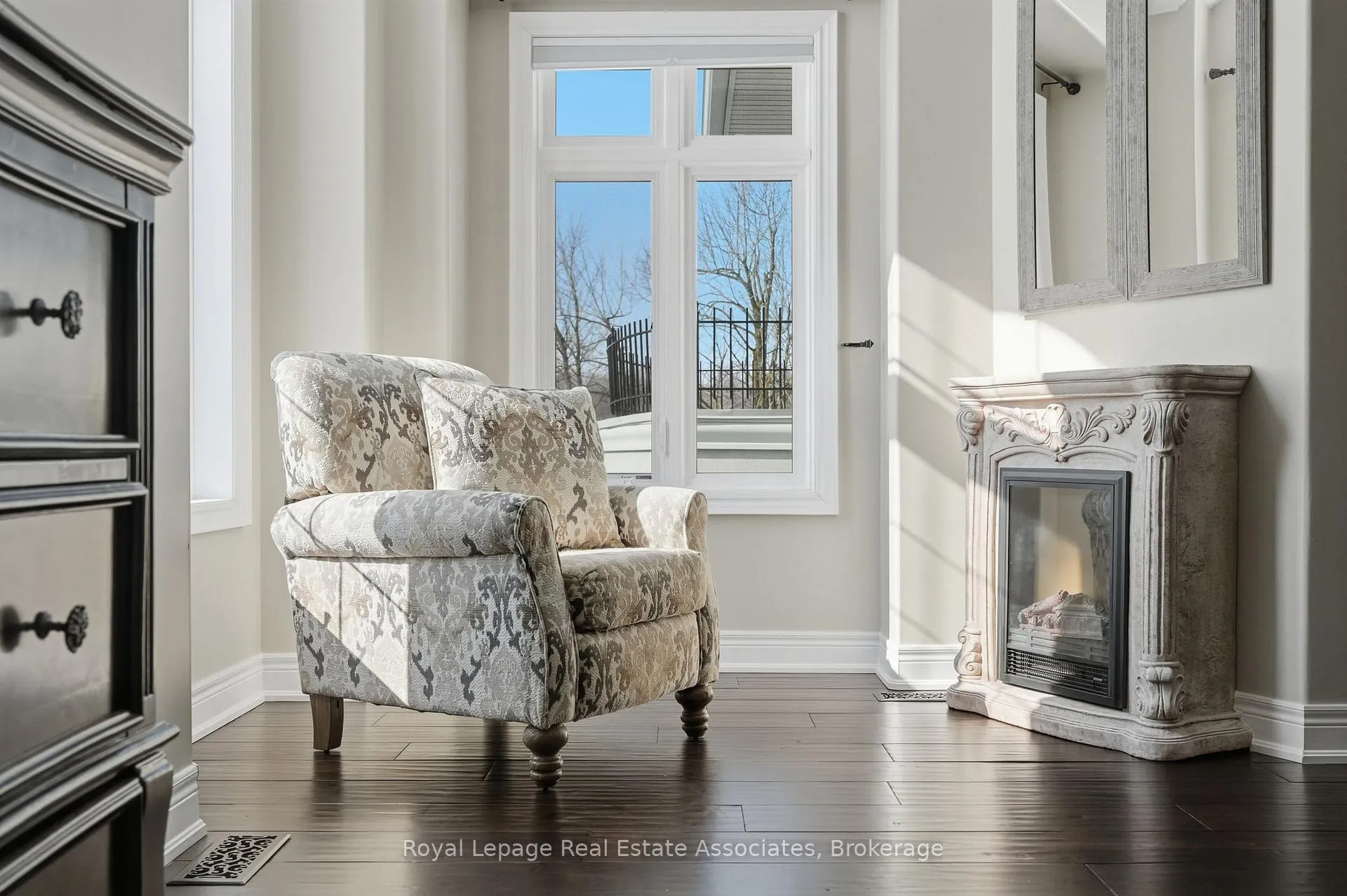 Photo 36 of 100 Chesswood Trail, Hamilton, Rural Flamborough — HOMEH