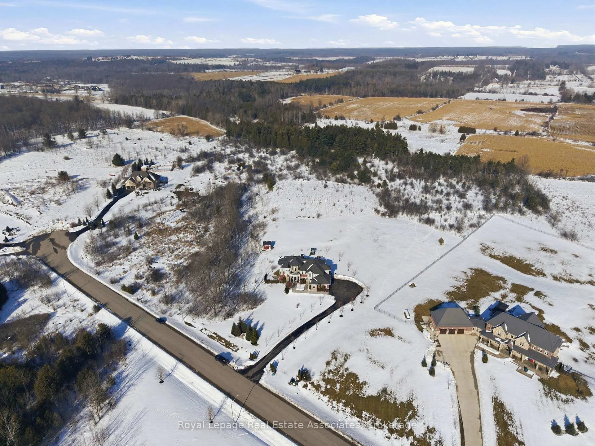 Photo 48 of 100 Chesswood Trail, Hamilton, Rural Flamborough — HOMEH