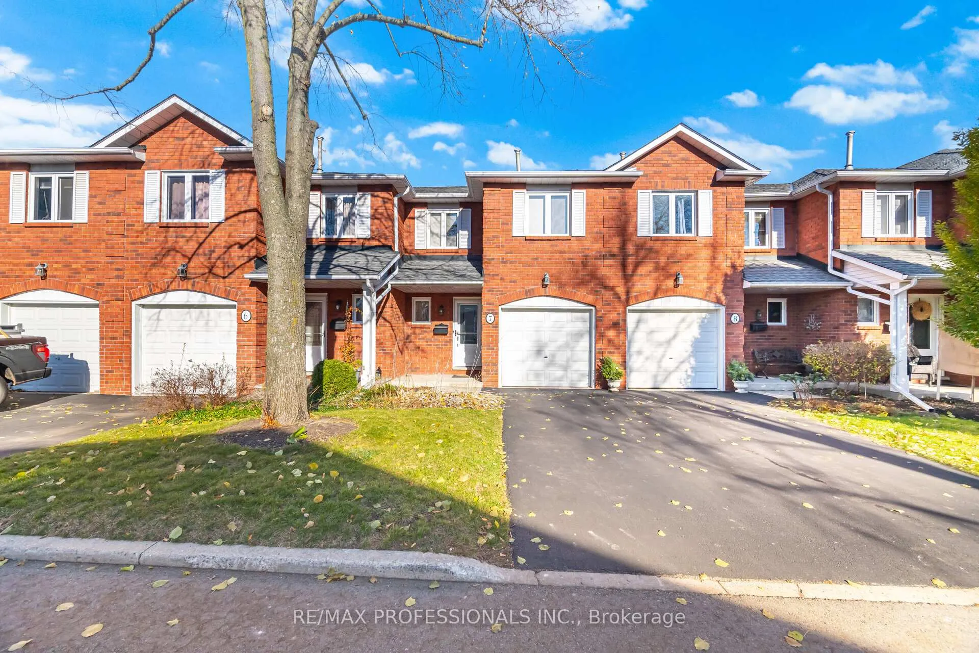 Photo 2 of Unit 7, 3115 New Street, Burlington, Roseland — HOMEH